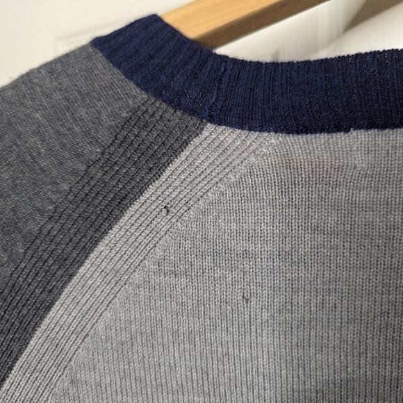 L.L. Bean Womens Small Sweater 100% Merino Wool Gray Long Sleeve Pullover Flaws - Picture 6 of 6